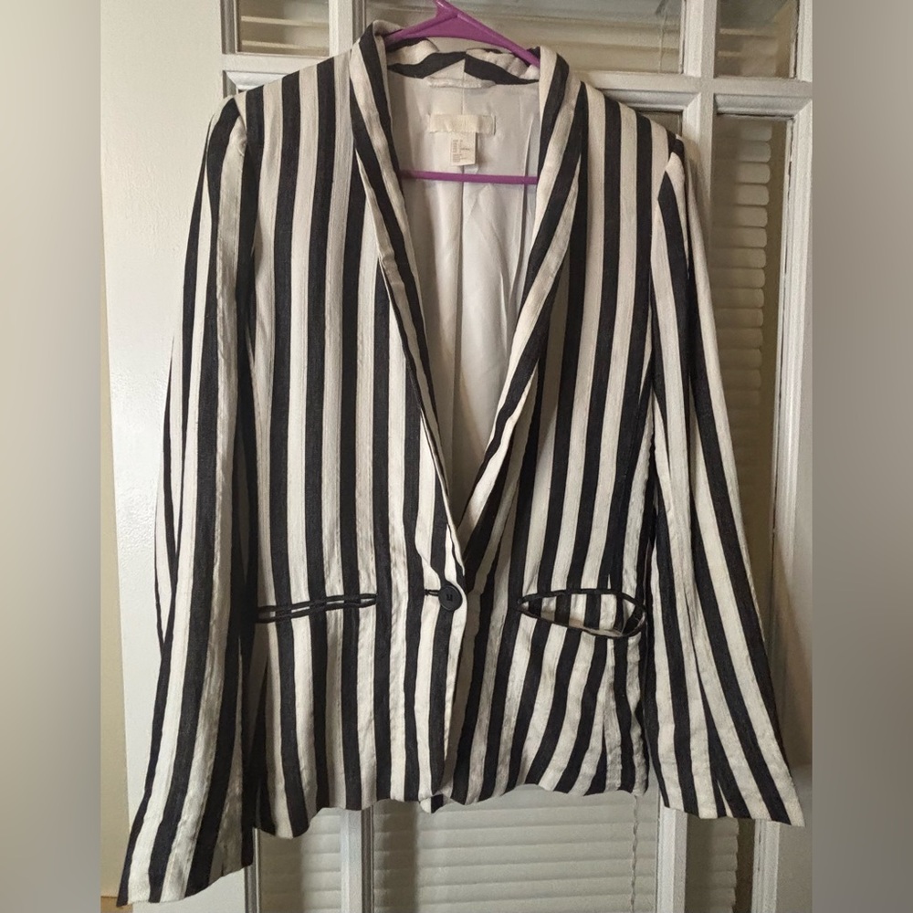 H& M Striped Black and White Women's Blazer-Size 2